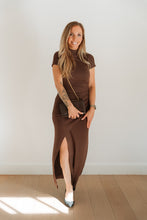 Afbeelding in Gallery-weergave laden, Mocha maxi dress with split