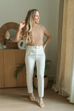 Afbeelding in Gallery-weergave laden, White pants with golden buckle