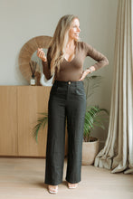Afbeelding in Gallery-weergave laden, Black pants with golden button
