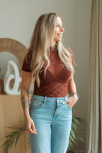Afbeelding in Gallery-weergave laden, Burgundy Lace Top