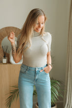 Afbeelding in Gallery-weergave laden, Taupe turtleneck top