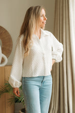 Afbeelding in Gallery-weergave laden, Textured White Button-Up Shirt