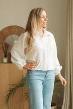 Afbeelding in Gallery-weergave laden, Textured White Button-Up Shirt