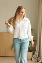 Afbeelding in Gallery-weergave laden, Textured White Button-Up Shirt
