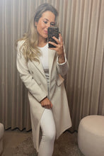 Afbeelding in Gallery-weergave laden, Ecru golden button coat