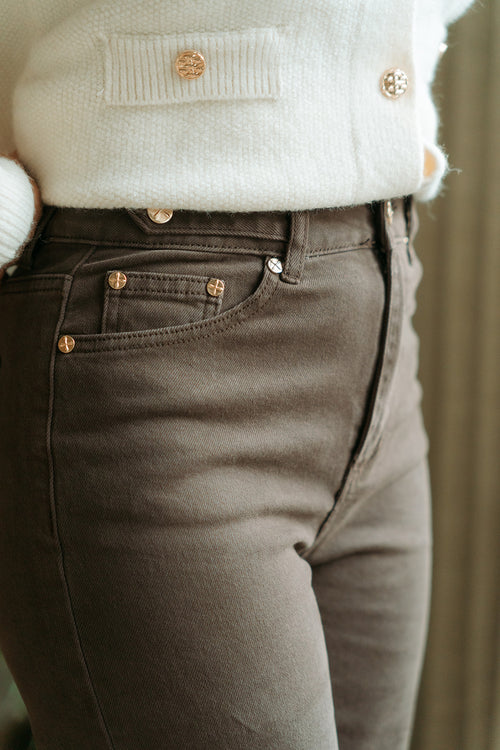Brown jeans with golden details