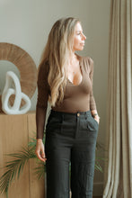 Afbeelding in Gallery-weergave laden, Black pants with golden button
