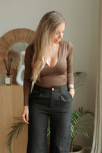 Afbeelding in Gallery-weergave laden, Black pants with golden button
