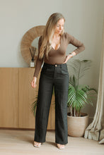 Afbeelding in Gallery-weergave laden, Black pants with golden button
