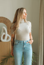 Afbeelding in Gallery-weergave laden, Taupe turtleneck top
