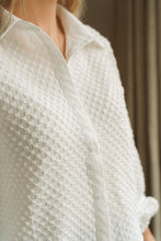 Afbeelding in Gallery-weergave laden, Textured White Button-Up Shirt
