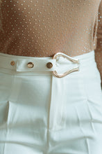 Afbeelding in Gallery-weergave laden, White pants with golden buckle
