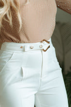Afbeelding in Gallery-weergave laden, White pants with golden buckle
