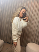 Afbeelding in Gallery-weergave laden, White zipped sweater
